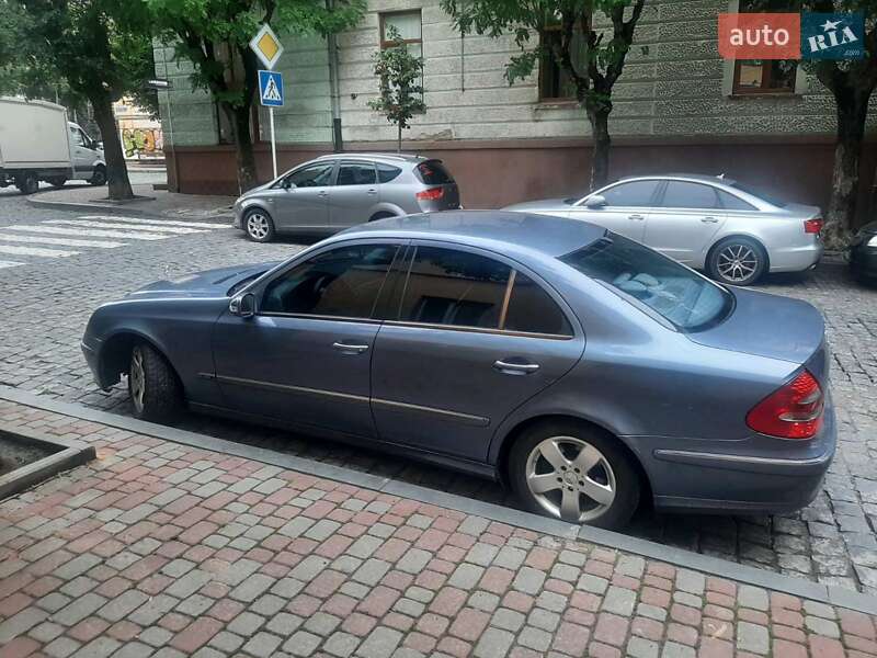 Седан Mercedes-Benz E-Class 2003 в Чернівцях