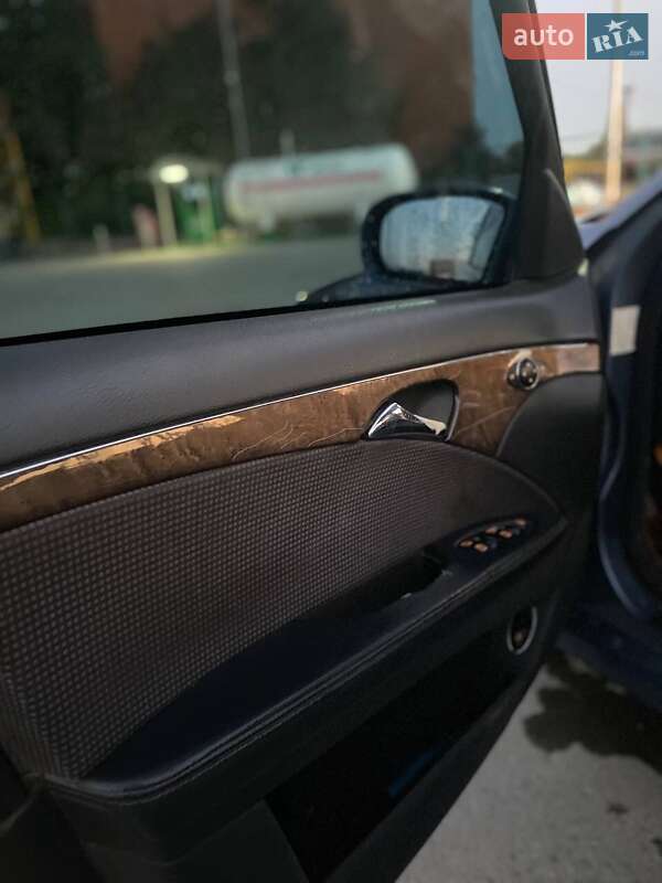 Седан Mercedes-Benz E-Class 2003 в Чернівцях