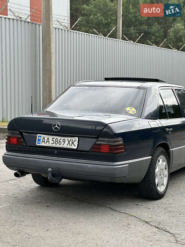 Седан Mercedes-Benz E-Class 1988 в Малині