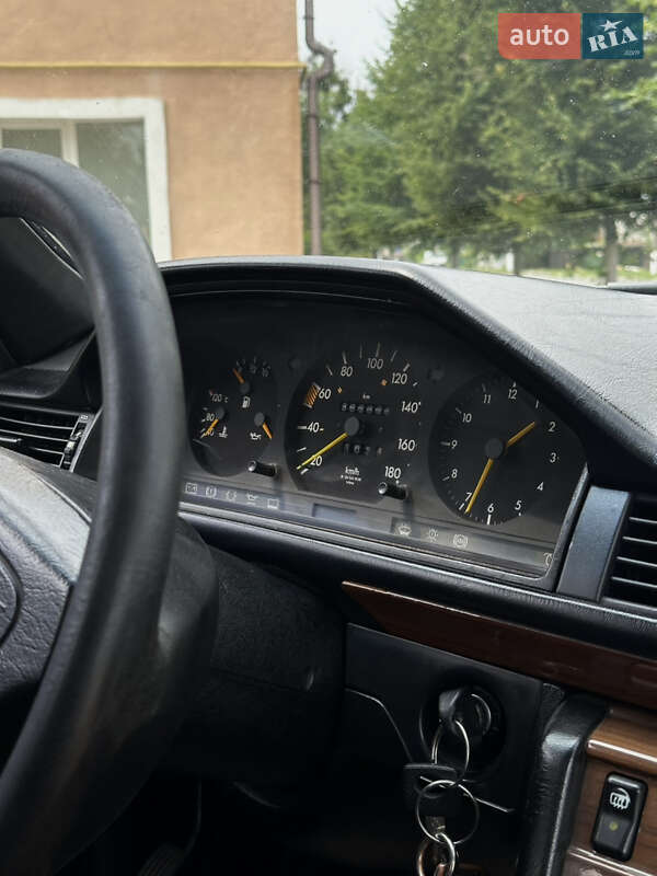 Седан Mercedes-Benz E-Class 1988 в Малині