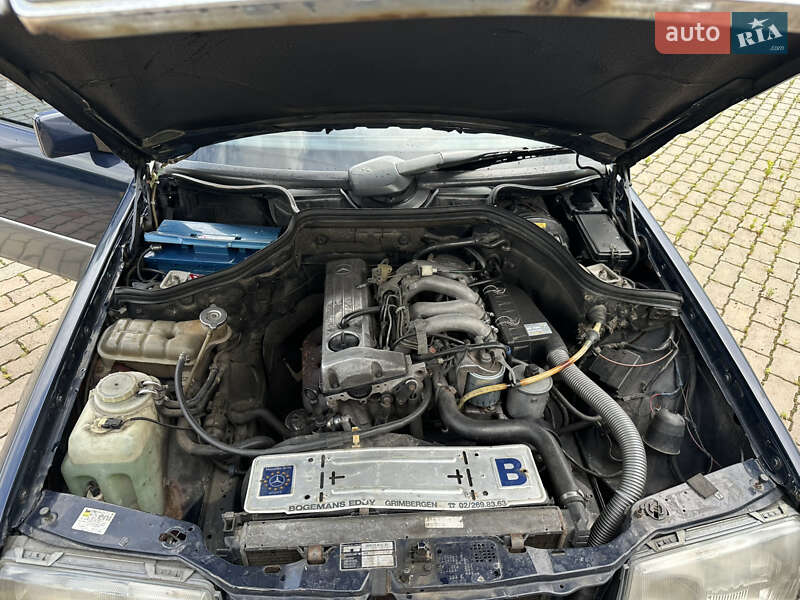 Седан Mercedes-Benz E-Class 1988 в Малині
