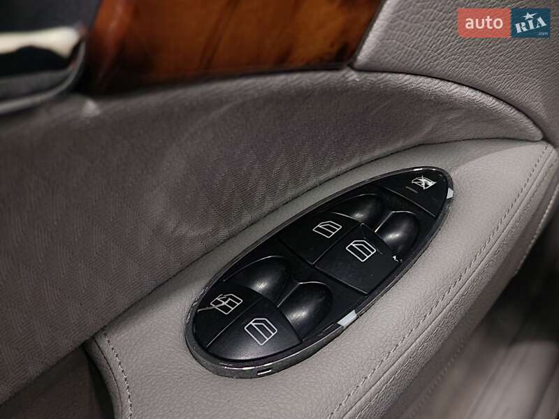 Седан Mercedes-Benz E-Class 2002 в Николаеве