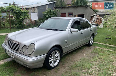 Седан Mercedes-Benz E-Class 1998 в Чернівцях