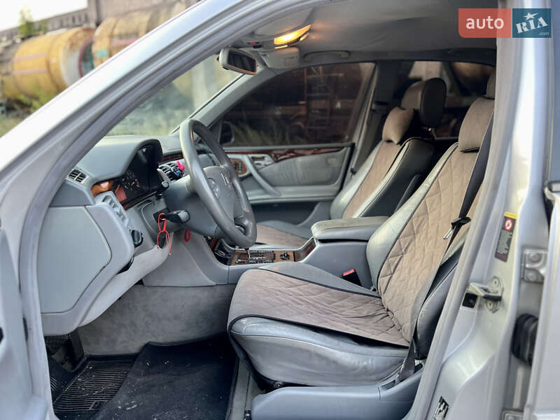 Седан Mercedes-Benz E-Class 2002 в Виннице