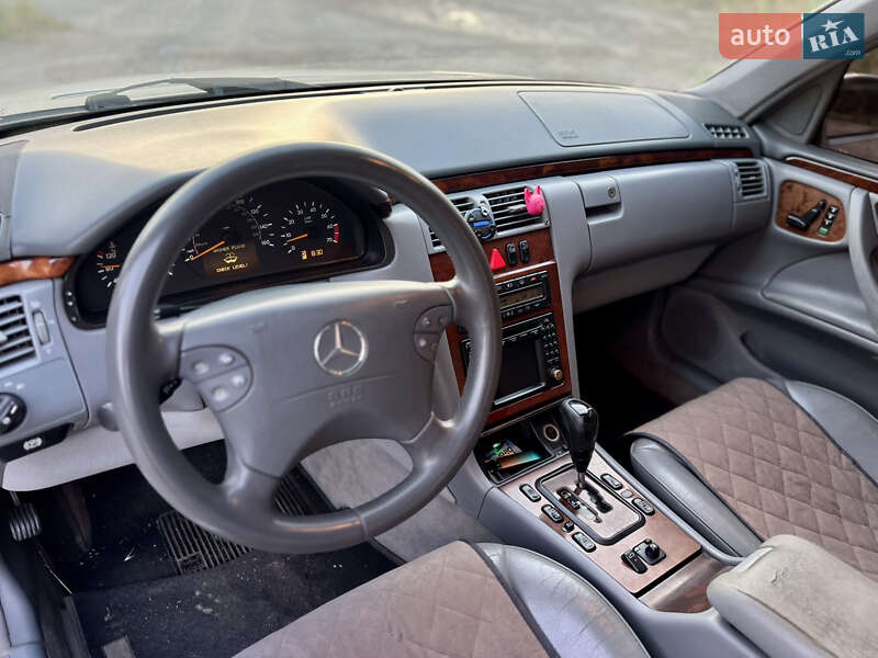 Седан Mercedes-Benz E-Class 2002 в Виннице