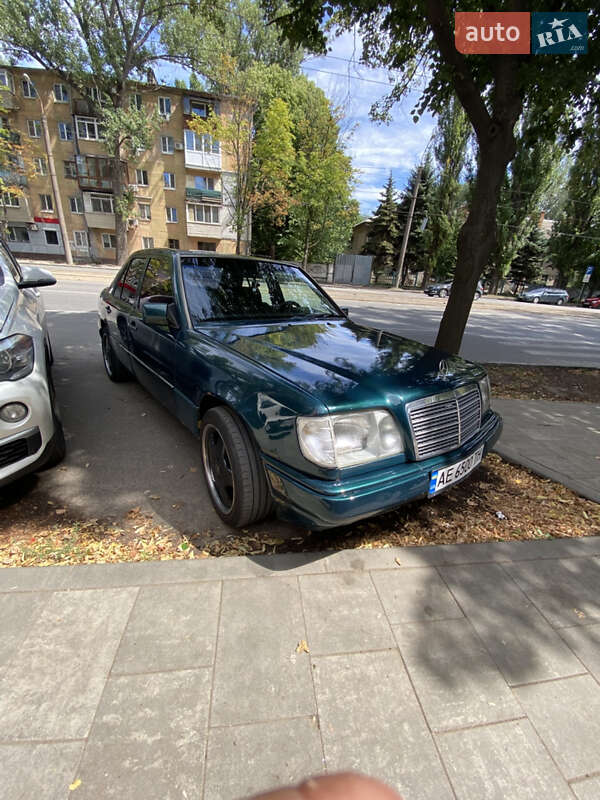 Mercedes-Benz E-Class 1994