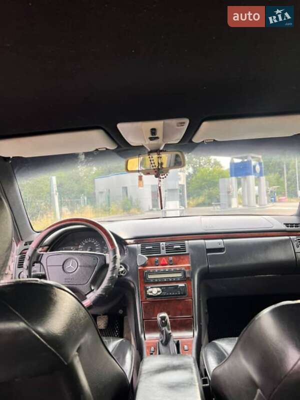 Седан Mercedes-Benz E-Class 1996 в Надворной