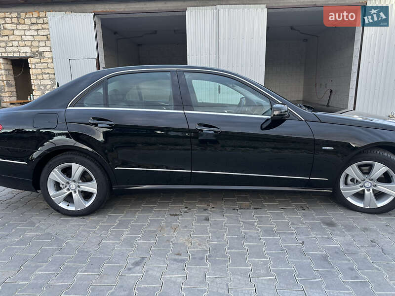 Седан Mercedes-Benz E-Class 2012 в Ямполе