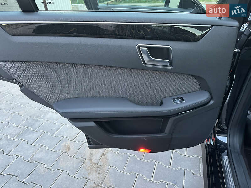 Седан Mercedes-Benz E-Class 2012 в Ямполе