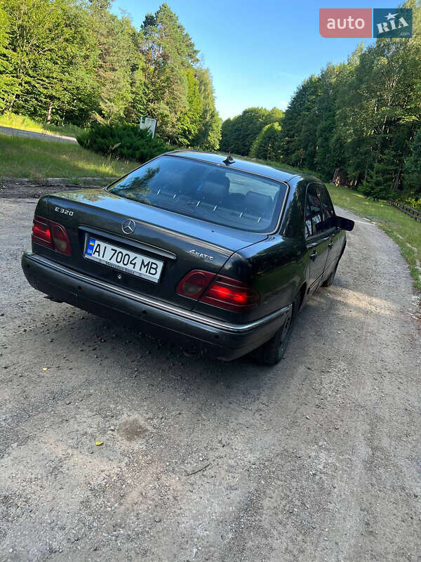 Седан Mercedes-Benz E-Class 1999 в Маневичах