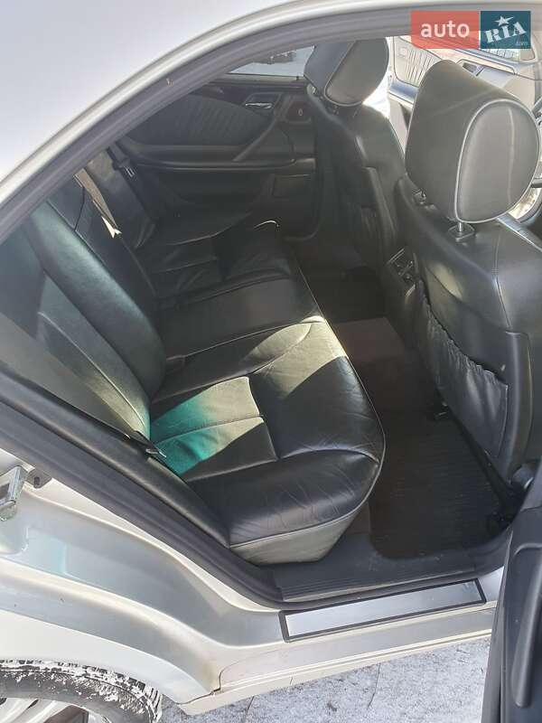 Седан Mercedes-Benz E-Class 2001 в Луцке