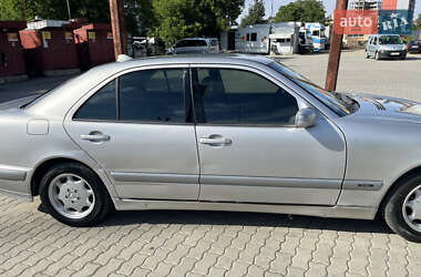 Седан Mercedes-Benz E-Class 2000 в 
