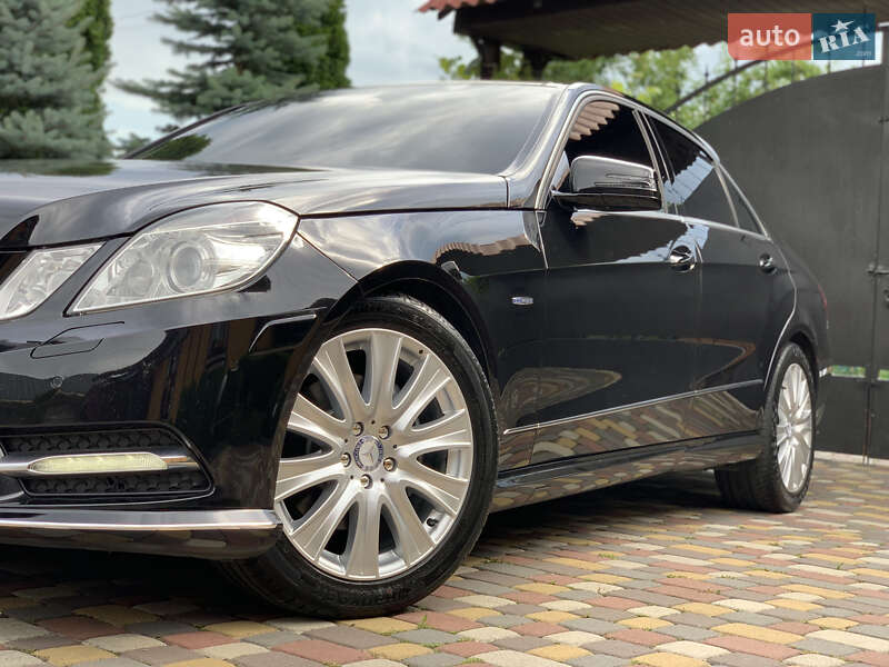 Седан Mercedes-Benz E-Class 2012 в Ивано-Франковске
