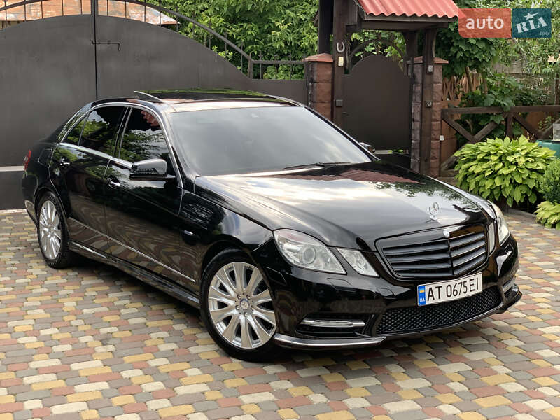 Седан Mercedes-Benz E-Class 2012 в Ивано-Франковске