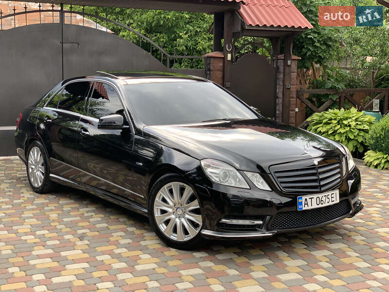 Седан Mercedes-Benz E-Class 2012 в Ивано-Франковске