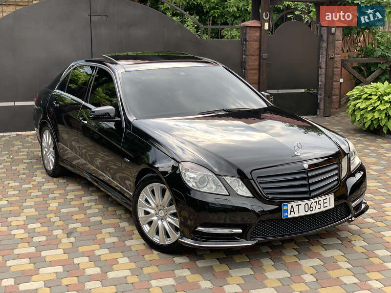 Седан Mercedes-Benz E-Class 2012 в Ивано-Франковске