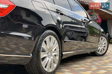 Седан Mercedes-Benz E-Class 2012 в 