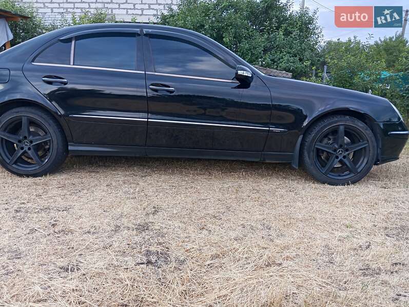 Седан Mercedes-Benz E-Class 2005 в Днепре
