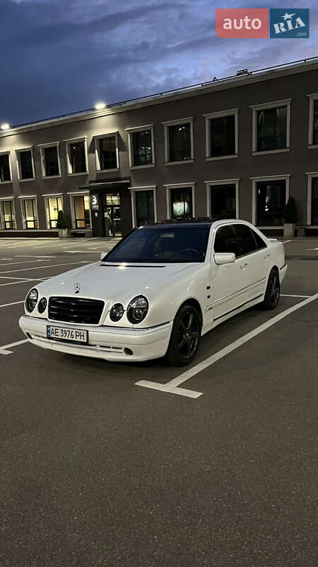 Седан Mercedes-Benz E-Class 1997 в Киеве