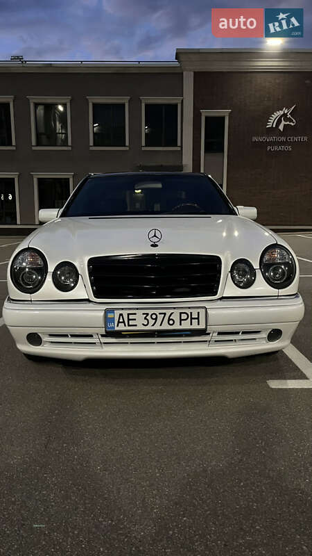 Седан Mercedes-Benz E-Class 1997 в Киеве