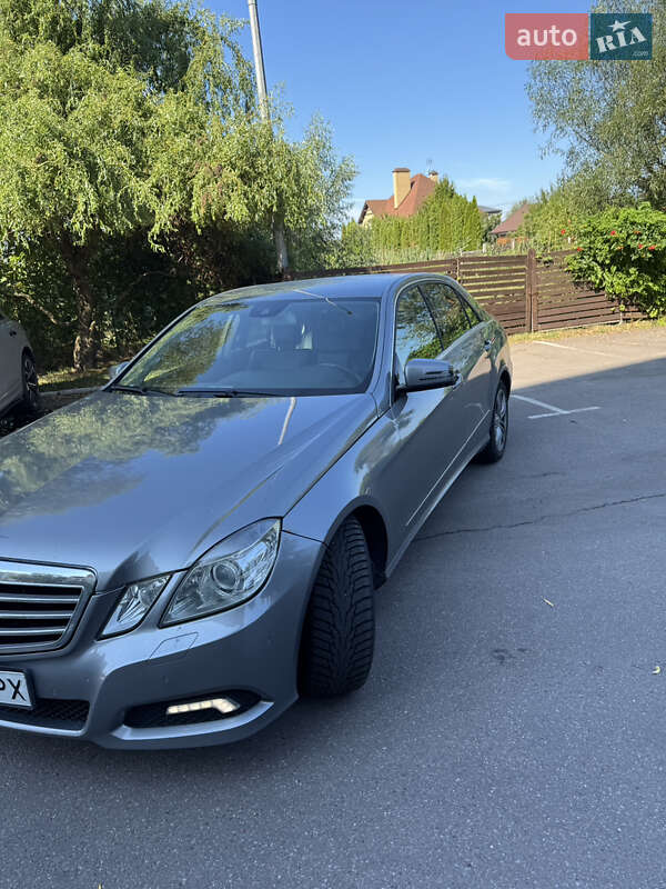 Седан Mercedes-Benz E-Class 2010 в Обухові