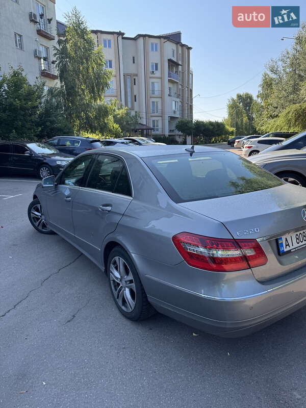 Седан Mercedes-Benz E-Class 2010 в Обухові