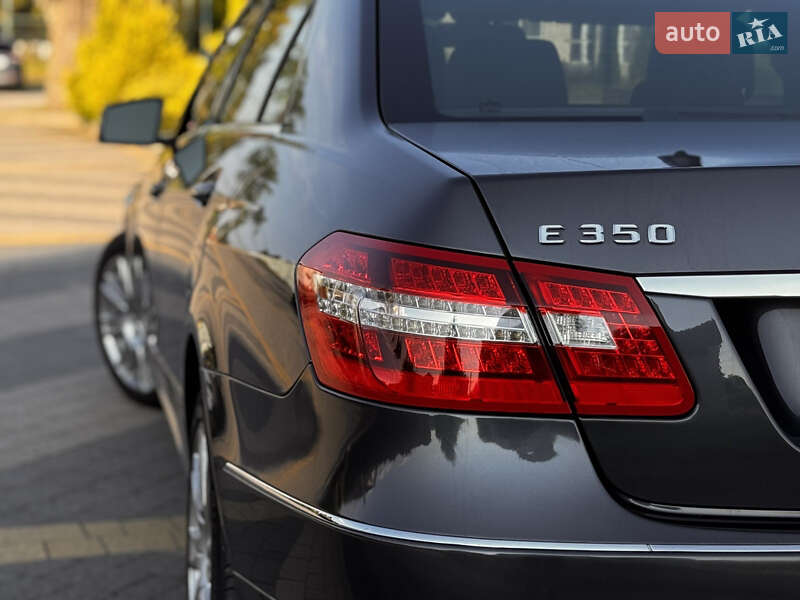 Седан Mercedes-Benz E-Class 2011 в Львове
