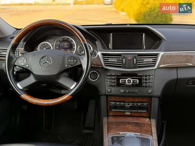 Седан Mercedes-Benz E-Class 2011 в Львове
