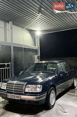 Седан Mercedes-Benz E-Class 1993 в Киеве