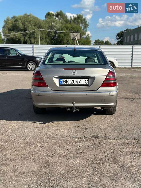 Седан Mercedes-Benz E-Class 2003 в Рівному
