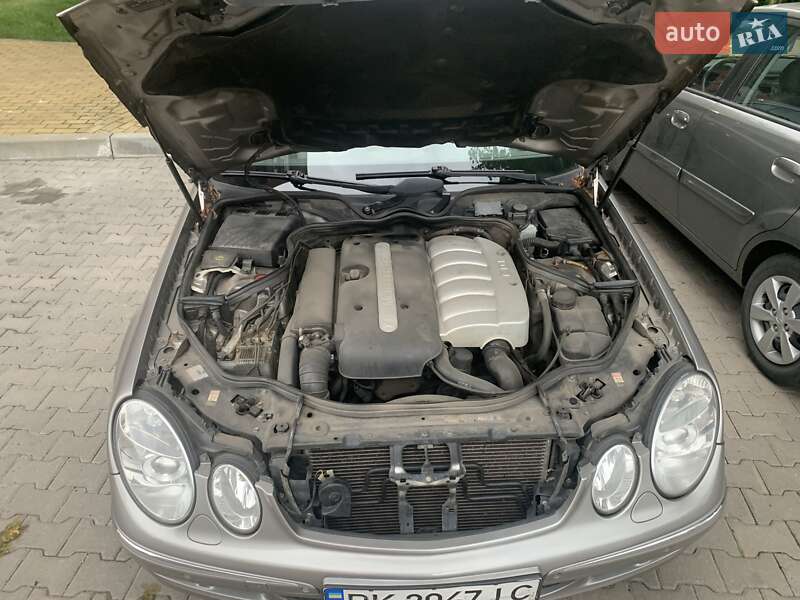 Седан Mercedes-Benz E-Class 2003 в Рівному