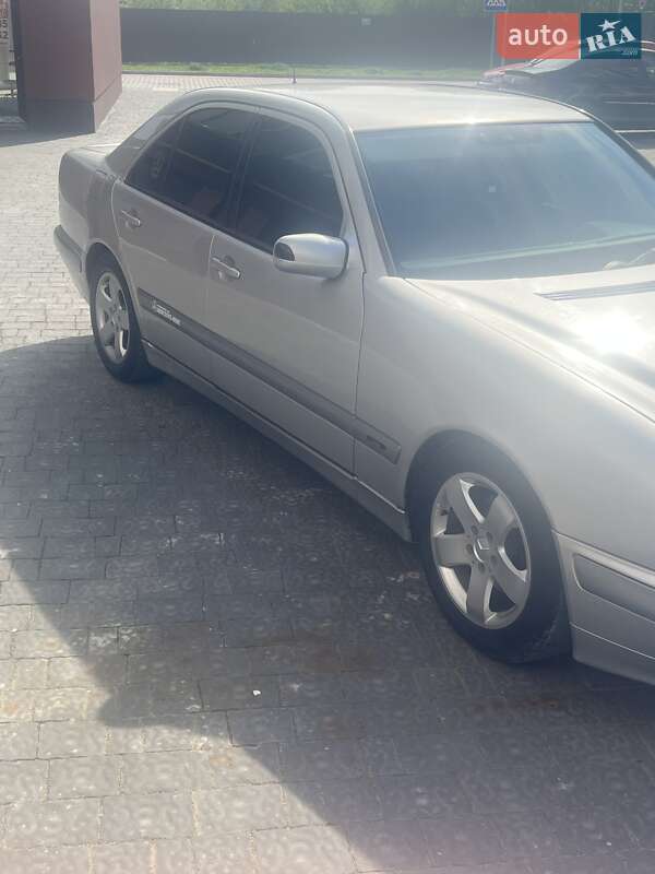 Седан Mercedes-Benz E-Class 2000 в Івано-Франківську