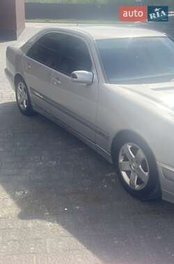 Седан Mercedes-Benz E-Class 2000 в 