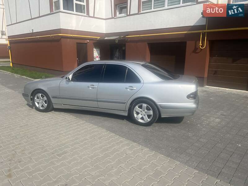 Седан Mercedes-Benz E-Class 2000 в Івано-Франківську