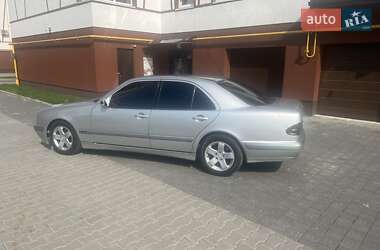 Седан Mercedes-Benz E-Class 2000 в 