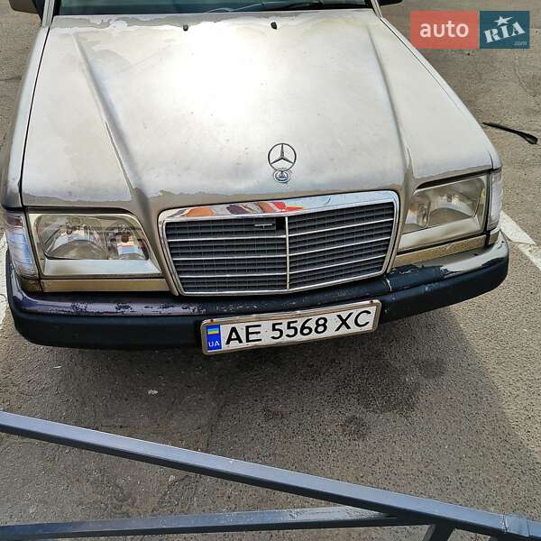 Седан Mercedes-Benz E-Class 1995 в Краснограді