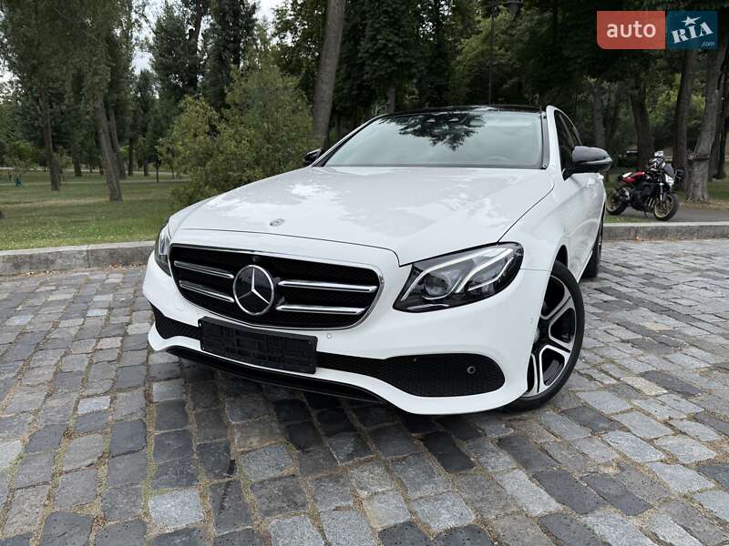 Седан Mercedes-Benz E-Class 2016 в Киеве