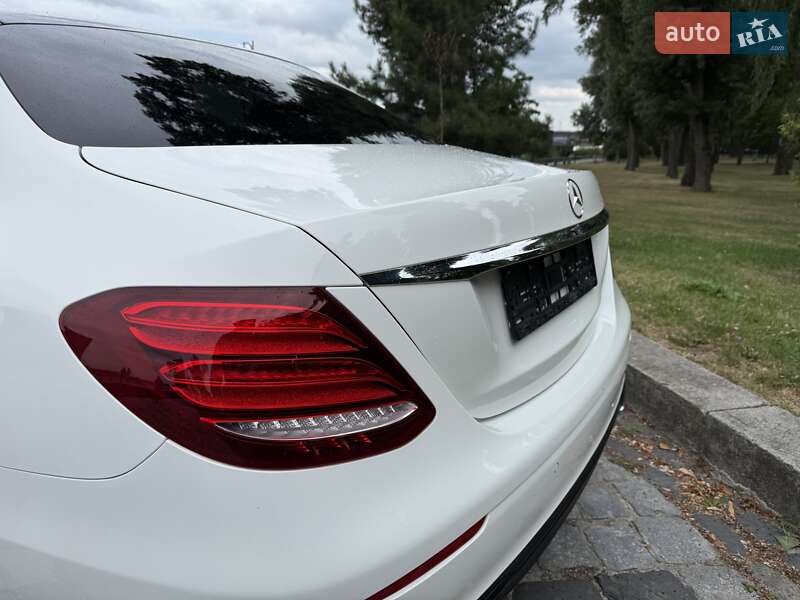 Седан Mercedes-Benz E-Class 2016 в Киеве