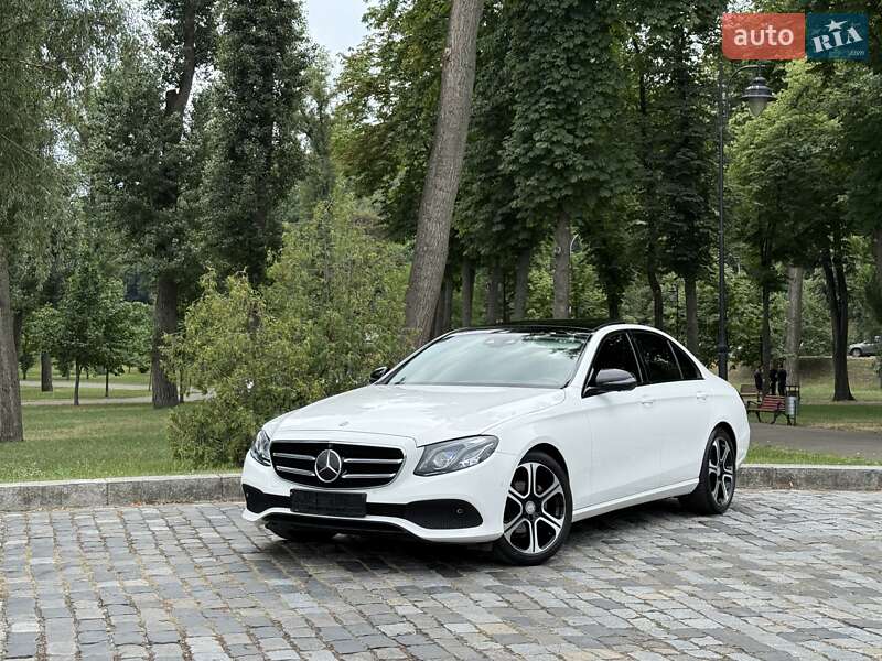 Седан Mercedes-Benz E-Class 2016 в Киеве