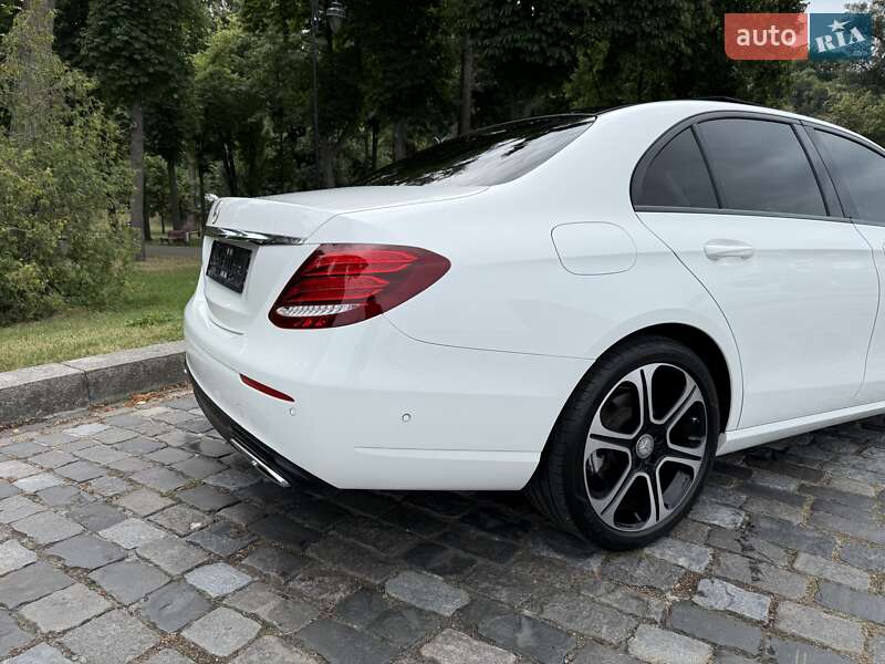 Седан Mercedes-Benz E-Class 2016 в Киеве