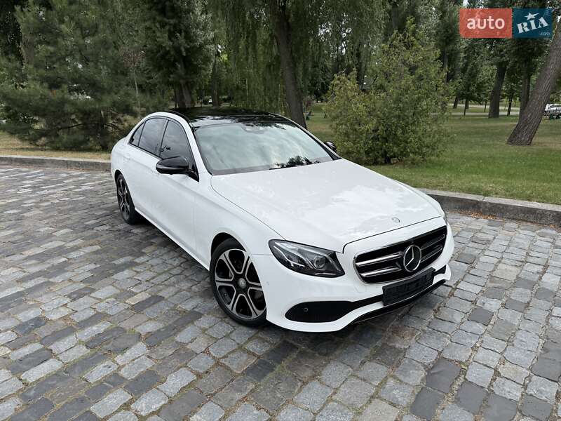 Седан Mercedes-Benz E-Class 2016 в Киеве
