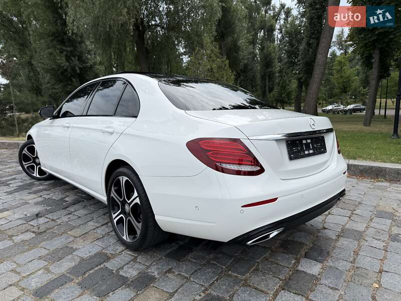 Седан Mercedes-Benz E-Class 2016 в Киеве