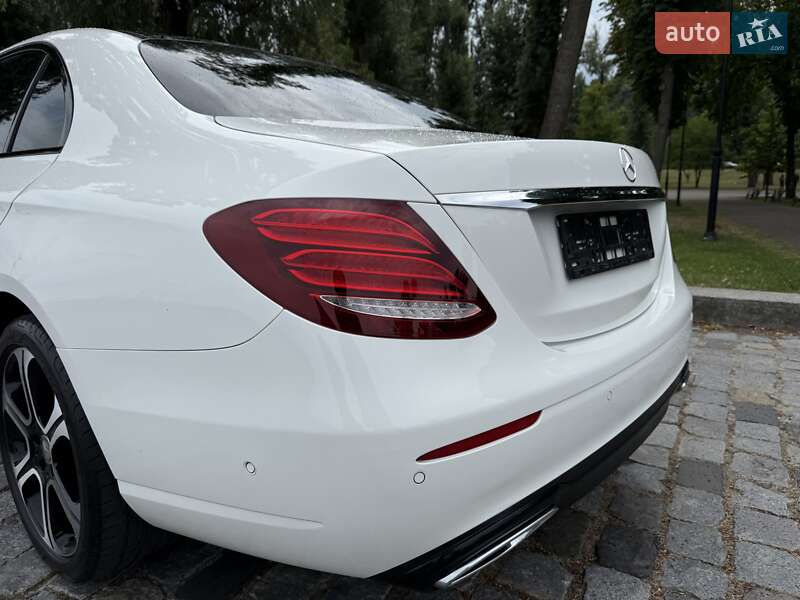 Седан Mercedes-Benz E-Class 2016 в Киеве