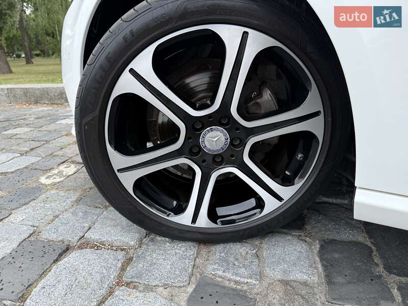 Седан Mercedes-Benz E-Class 2016 в Киеве