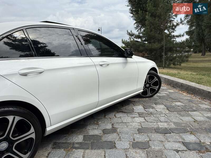 Седан Mercedes-Benz E-Class 2016 в Киеве