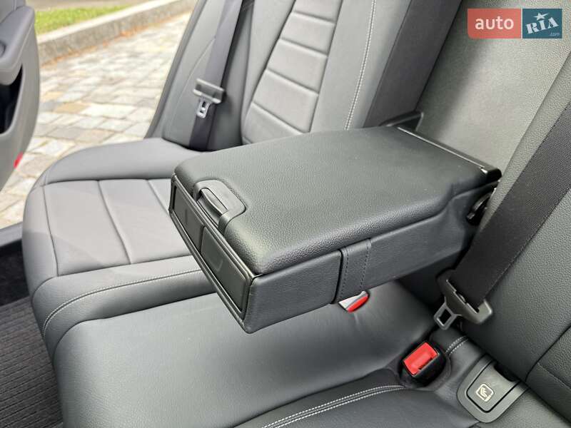 Седан Mercedes-Benz E-Class 2016 в Киеве