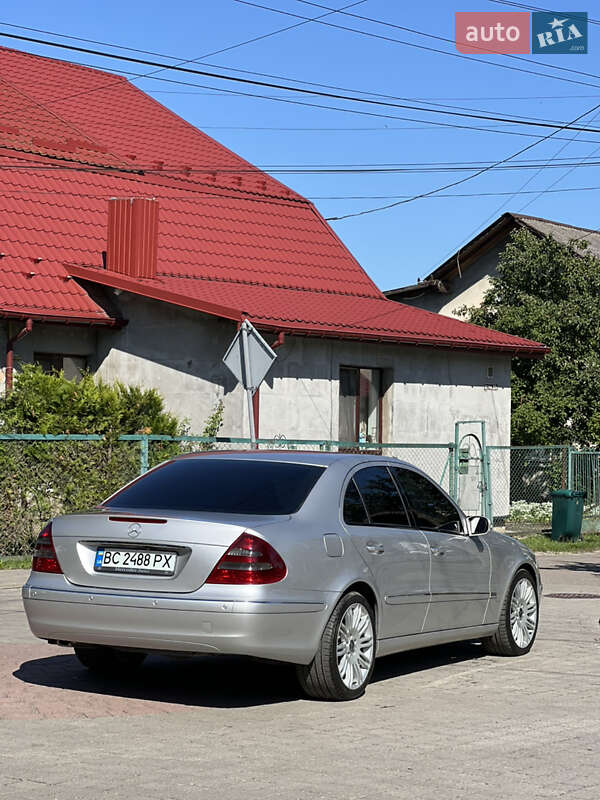 Седан Mercedes-Benz E-Class 2004 в Львове