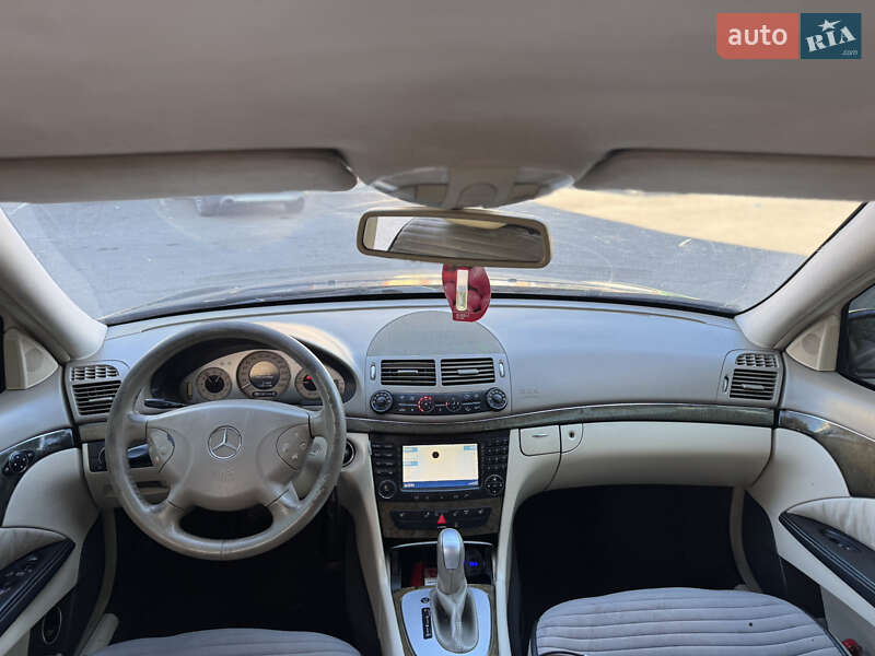 Седан Mercedes-Benz E-Class 2004 в Львове