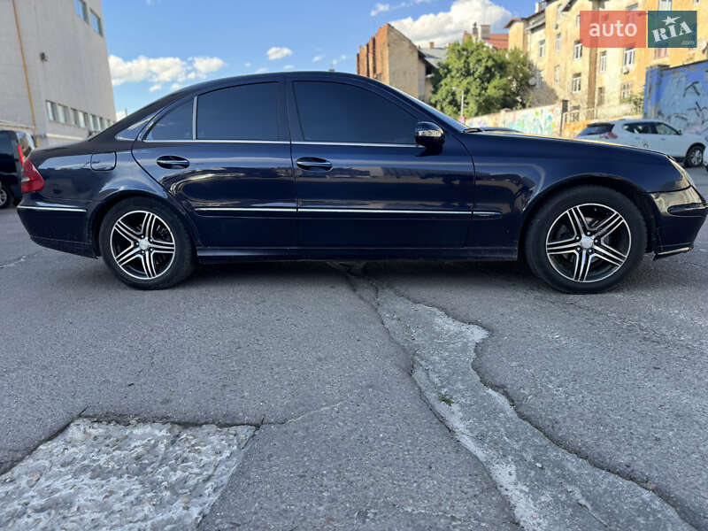 Седан Mercedes-Benz E-Class 2004 в Львове