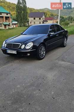 Седан Mercedes-Benz E-Class 2004 в Тячеві